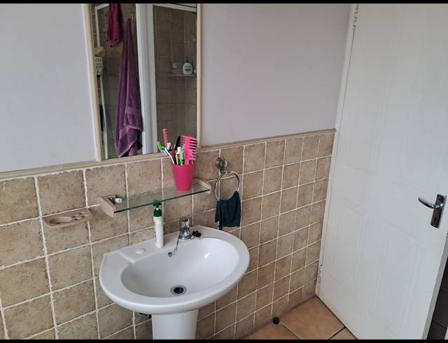 2 BEDROOM TOWNHOUSE FOR SALE IN CASTLEVIEW
